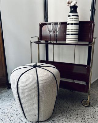 BLACK & WHITE #1 I Bobík Nádherný taburet, puf nebo oficiálně „bobík“, jak mu láskyplně říkám já. Historický kus nábytku,...