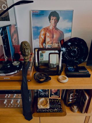 MAN CAVE V dnešní den oslavující svobodu se ptám na rovinu: MUŽI, kolik máte doma místa na své věci? Kolik máte vůbec...