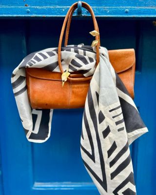 GEOMETRICKÁ #5 Náherný vintage hedvábný šátek z pera (či spíš štětce) textilní výtvarnice Aleny Beldové. Autorská práce,...