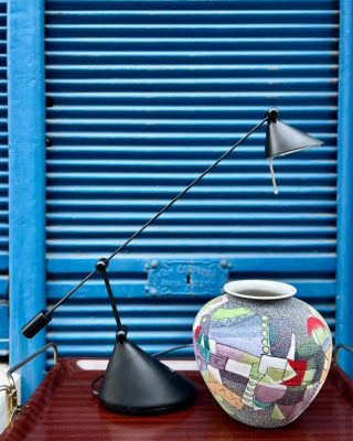 GEOMETRICKÁ #2 Dokonalá stolní lampa z Itálie v industriálním či architektonickém duchu. Potěší všechny příznivce...