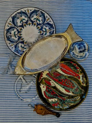 RYBY Proč jsou vlastně kapr (či jiné ryby v jiných krajích) obecně symbolem Vánoc a tedy oblíbeným svátečním dekorem? ....