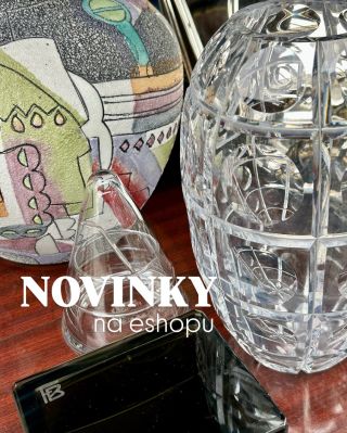 Na eshop jsem přidala novinky z posledních dvou kolekcí: barevné a oblé 1960s kousky se promíchaly s elegantními rovnými...